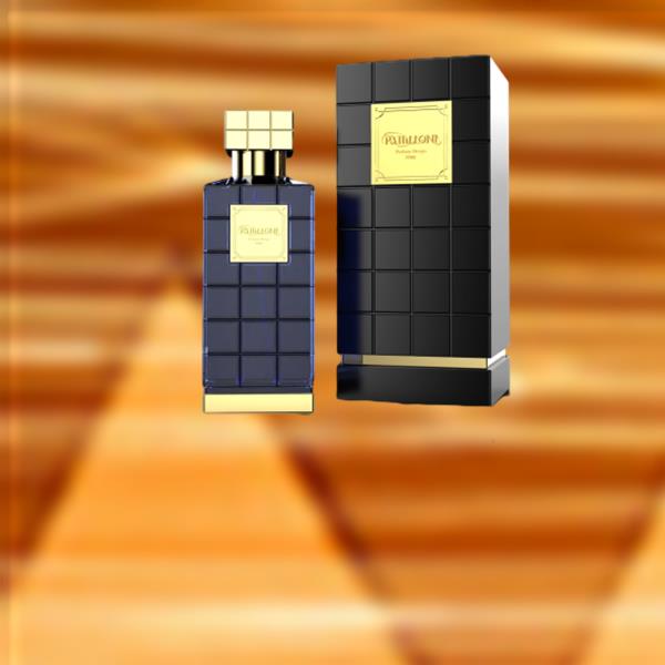 Διαφοροποιηθείτε με ένα θαρραλέο και αφησιάζον άρωμα που βρίσκεται σε ένα εντυπωσιακό μπουκάλι μπλε.