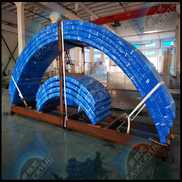 The curved shape of acrylic tanks eliminates distortion for crystal-clear views of your fish.