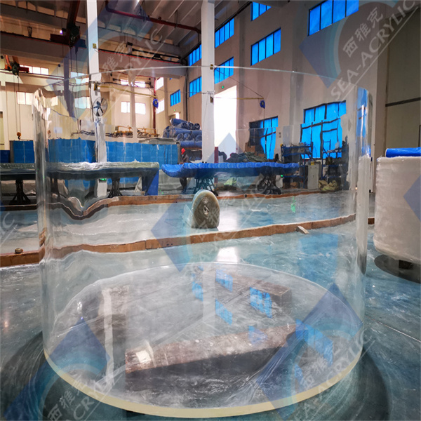 The versatility of acrylic swimming pools for various landscapes