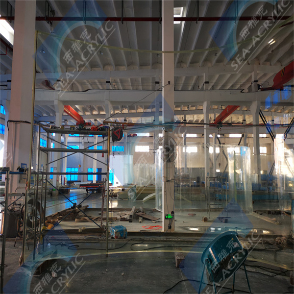 Elegan bir Akrilik Balık Havuzuyla Ev Dekorunuza Sınıf Katın