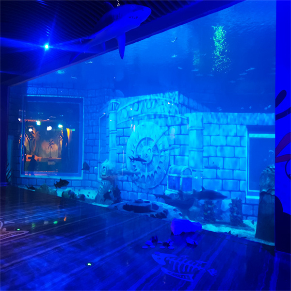 The Benefits of an Outdoor Acrylic Aquarium.