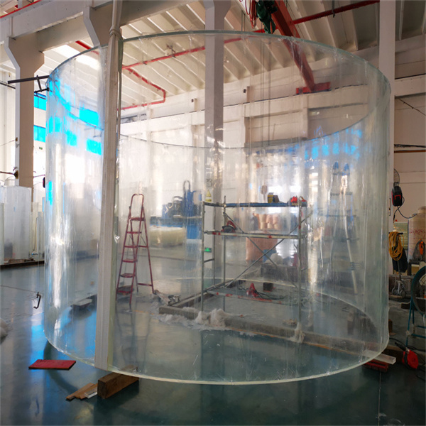 Traga o estilo de vida de um resort para sua casa com uma piscina de acrílico ao ar livre