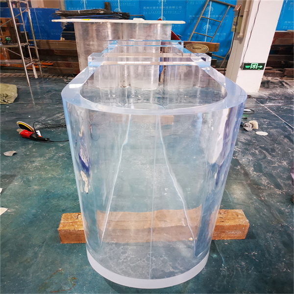 Avantages des piscines en plexiglas : élégantes et contemporaines