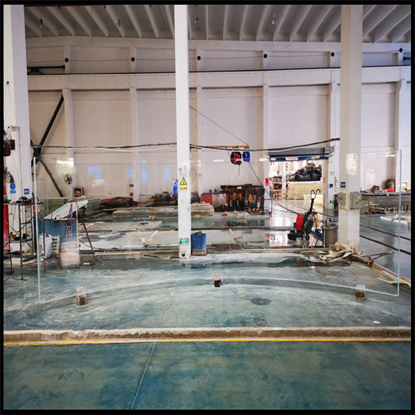 Подигнете свој дом са стилским стакленим акрилним трпезом и акваријем.