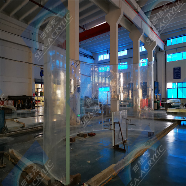 Transforma Aquarium Tuum in Spectaculum Submarinum Cum Tabulis Acrylicis