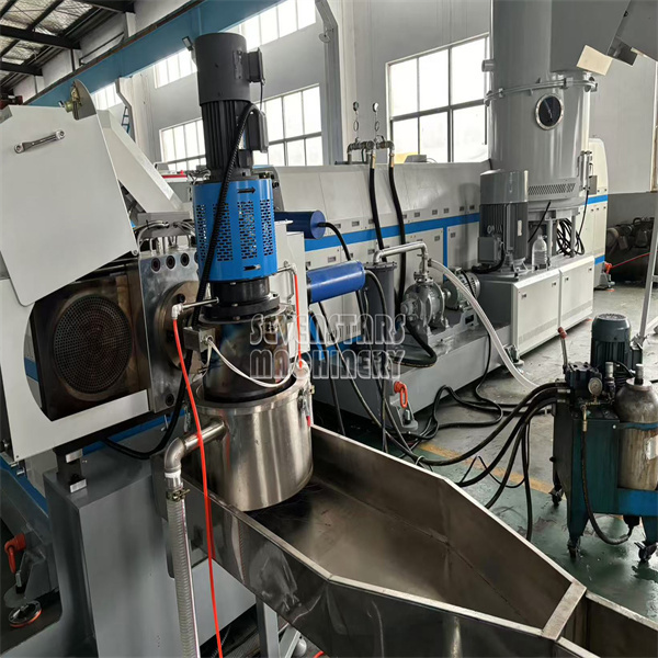 Останите испред конкуренције са нашим поузданим једновалним сецкачем за пластику