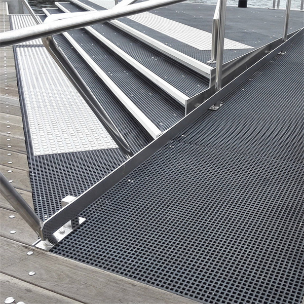 Caracteres et Proventus Viridis Cratri ex Fibra Glasea