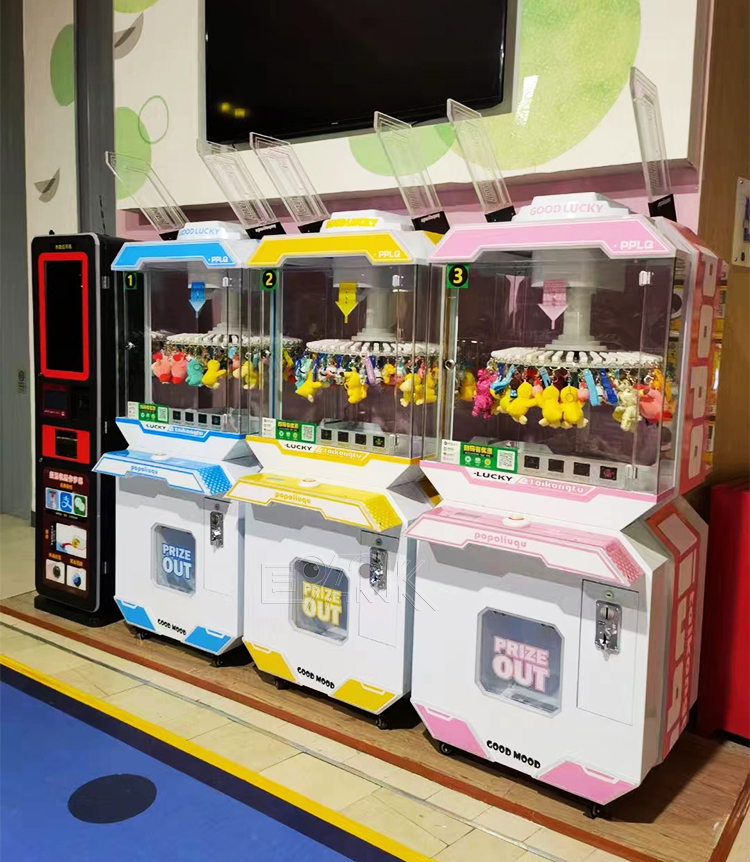 Coin Operated Prize Gift Game Machine Automatic Card Clip Game Machines factory