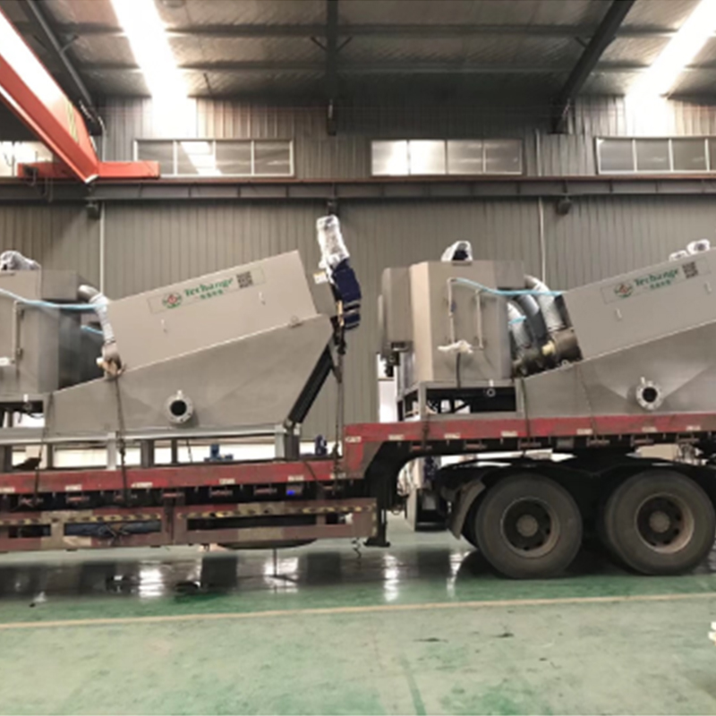 Биздин жаңы шөптөрдүк сууруштуу машинасы муваффақиятпен жеткилишик кетти!