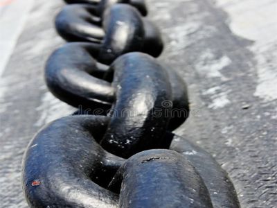 How are anchor chains connected?