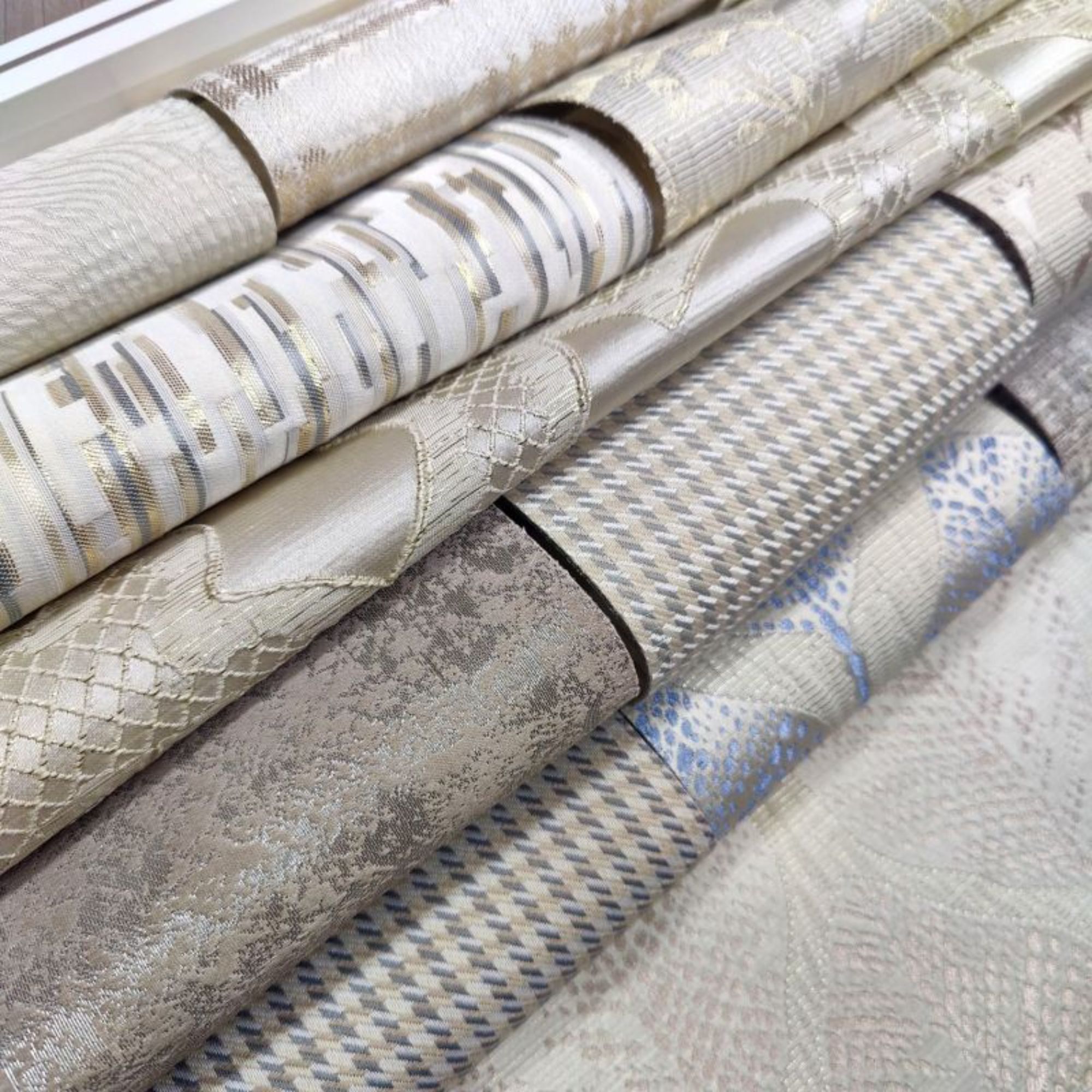How to Choose Weather-Resistant Fabrics for Outdoor Furniture That Lasts