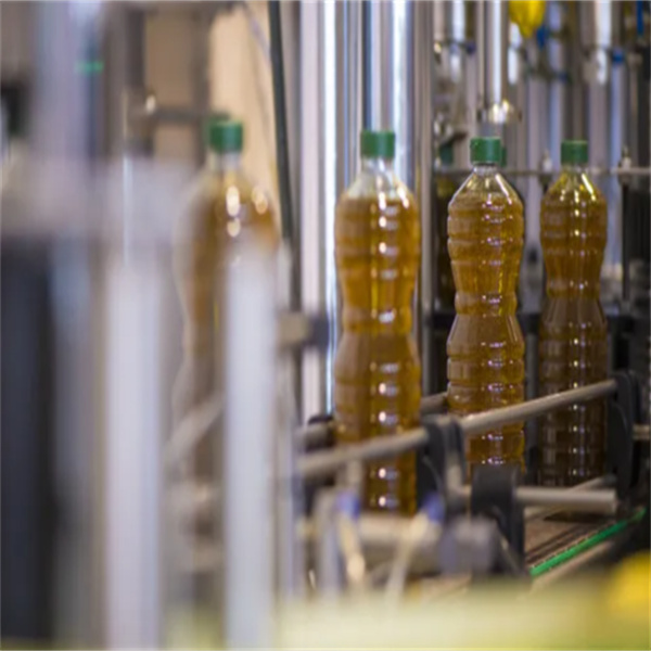 Respecter les normes de l'industrie en matière d'hygiène et de contrôle qualité dans les opérations de remplissage d'huile