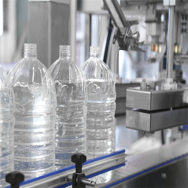 Restez hydraté en déplacement avec nos conseils de remplissage de jerrican d'eau