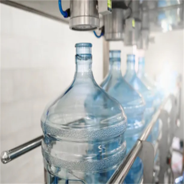 Zainwestuj w wysokiej jakości maszynę do wypełniania 5-galonomicznych pojemników dla swoich potrzeb opakowawczych