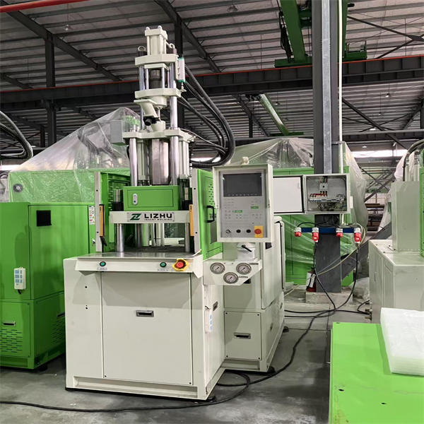 Come la stampa a iniezione di plastica automobilistica modella il futuro delle auto