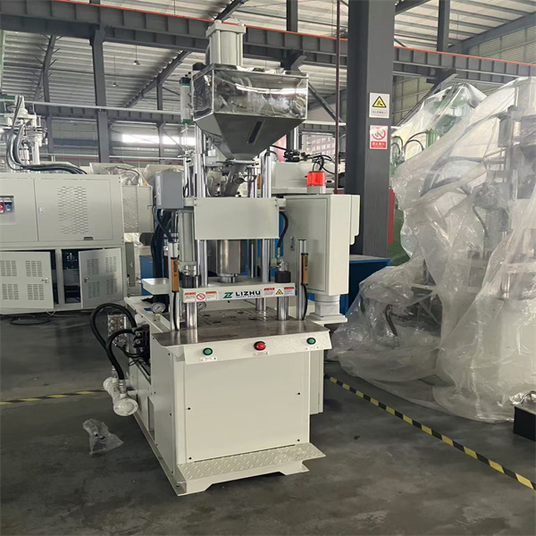 Versatile Industrial Injection Molding Machine for a Range of Plastic Manufacturing Needs