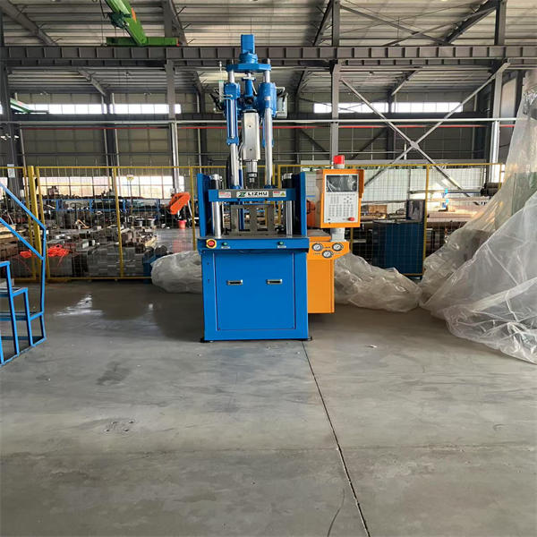 Productiviteit verhogen met verticale inlegspuitgietapparatuur