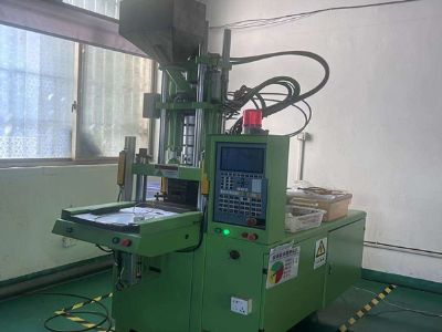 Boosting Medical Device Manufacturing with Vertical Injection Molding