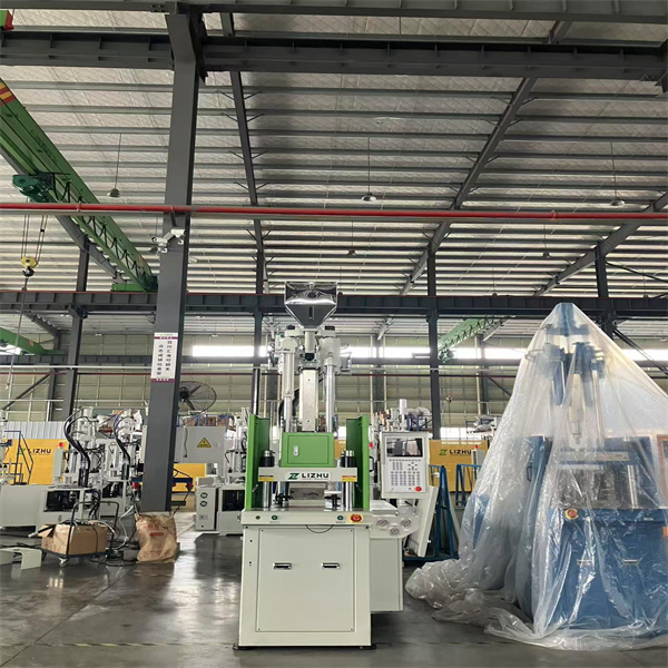 كيف تُحسّن القولبة الرأسية بالحقن ثنائية الألوان من خيارات تصميم المنتجات