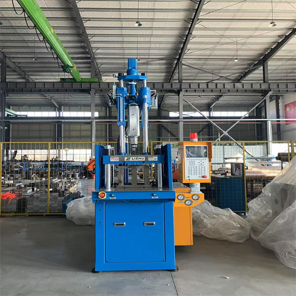 เครื่องฉีดขึ้นรูปแนวนอนขนาดเล็กในปฏิบัติการ