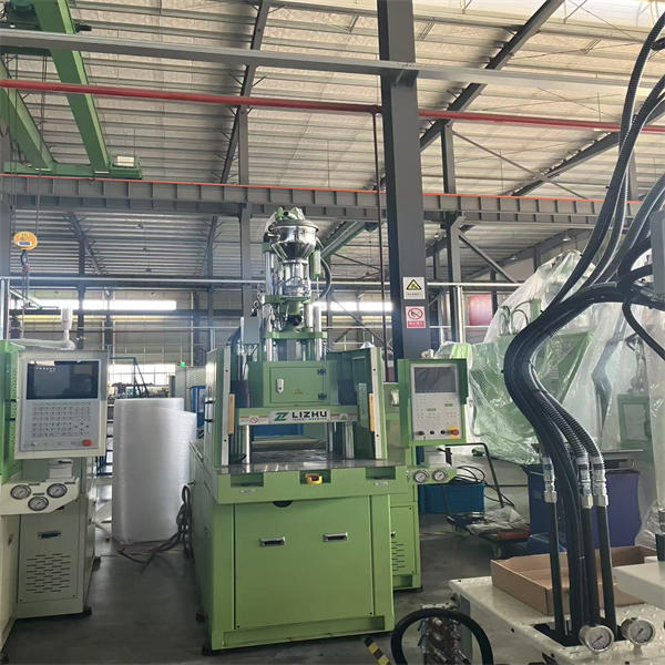 Tingkatkan permainan pengeluaran anda dengan mesin pembentukan injeksi kecil yang serba guna