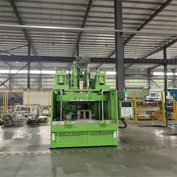 สิ่งที่ทำให้เครื่องฉีดขึ้นรูปแนวตั้งจากจีนแตกต่างจากเครื่องยี่ห้ออื่น