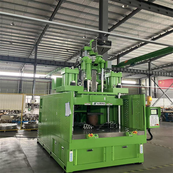 সম্পূর্ণ স্বয়ংক্রিয় উল্লম্ব ইনজেকশন ছাঁচন মেশিন দিয়ে স্বয়ংক্রিয়তা গ্রহণ করা