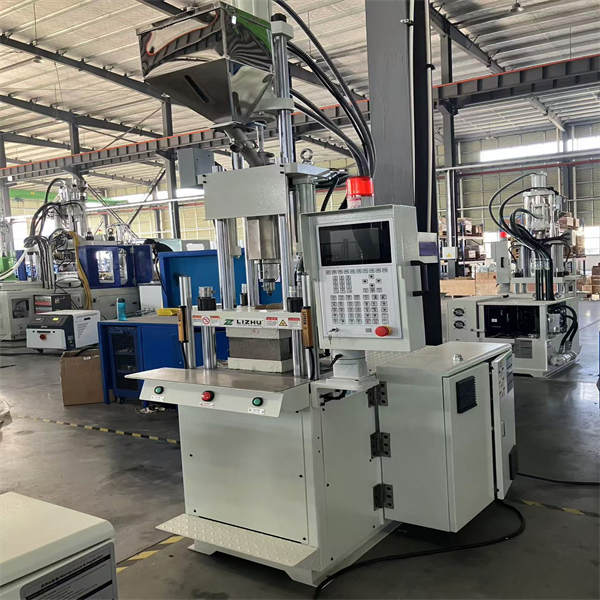 Detaljniji pogled na preciznost i brzinu hidrauličkog lijevanja plastike