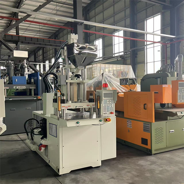 تبسيط الإنتاج باستخدام ماكينة القولبة الرأسية ثنائية الألوان