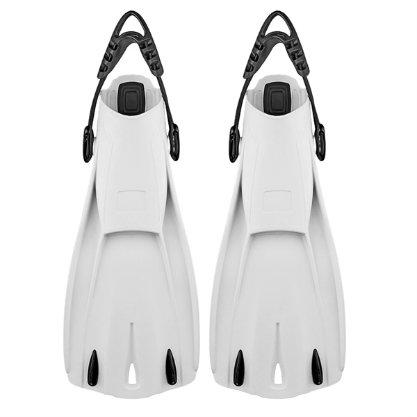 Migliora le tue abilità di immersione e la tua manovrabilità con pinne da sub di prima qualità.