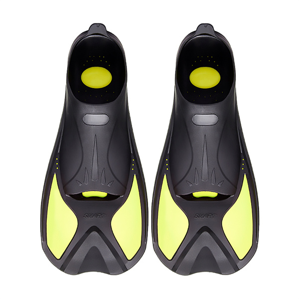 최고의 스노클링 경험을 위한 핀으로 수중 탐사를 강화하세요