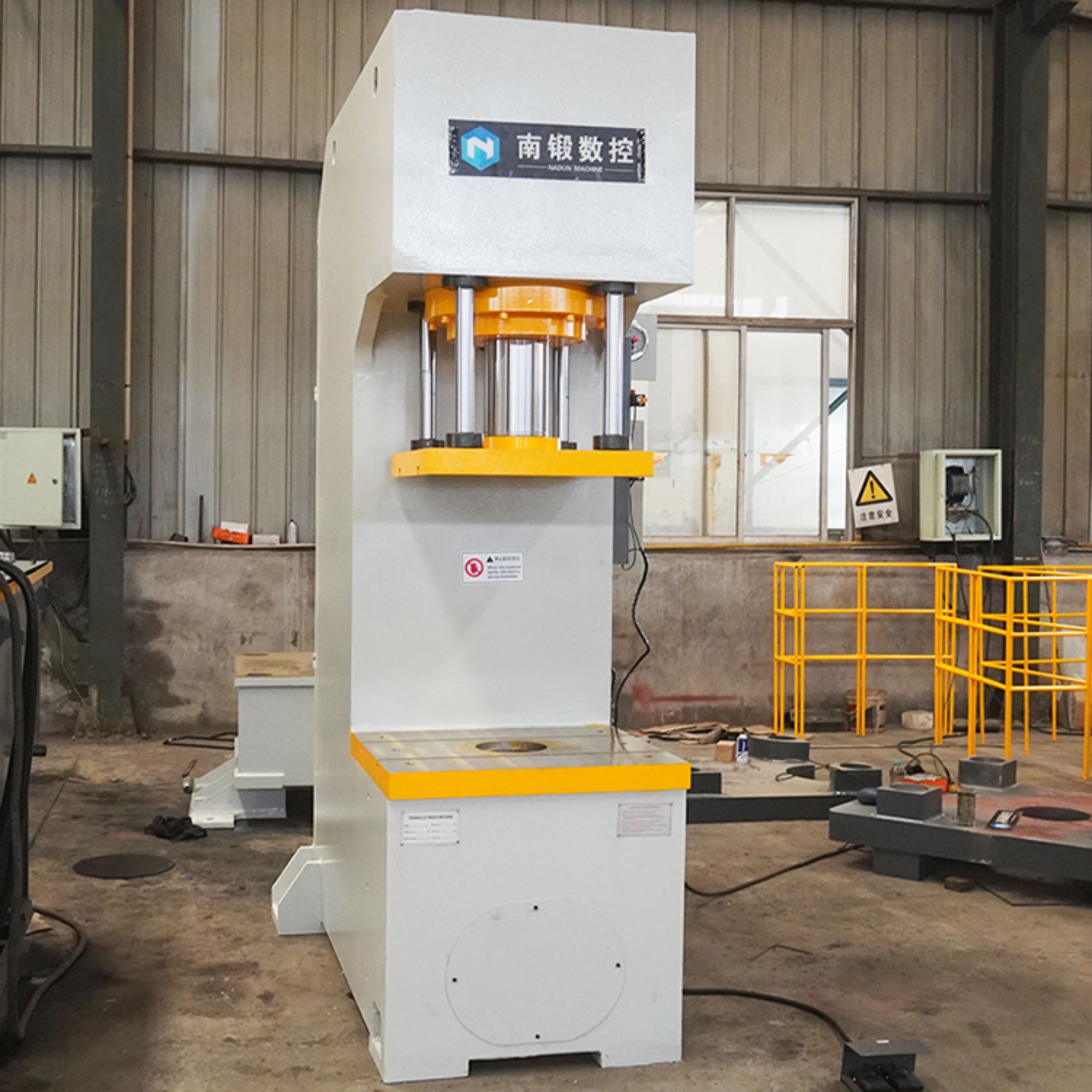 How does the energy consumption of a 200-ton C-frame hydraulic press compare to other types of hydraulic presses?