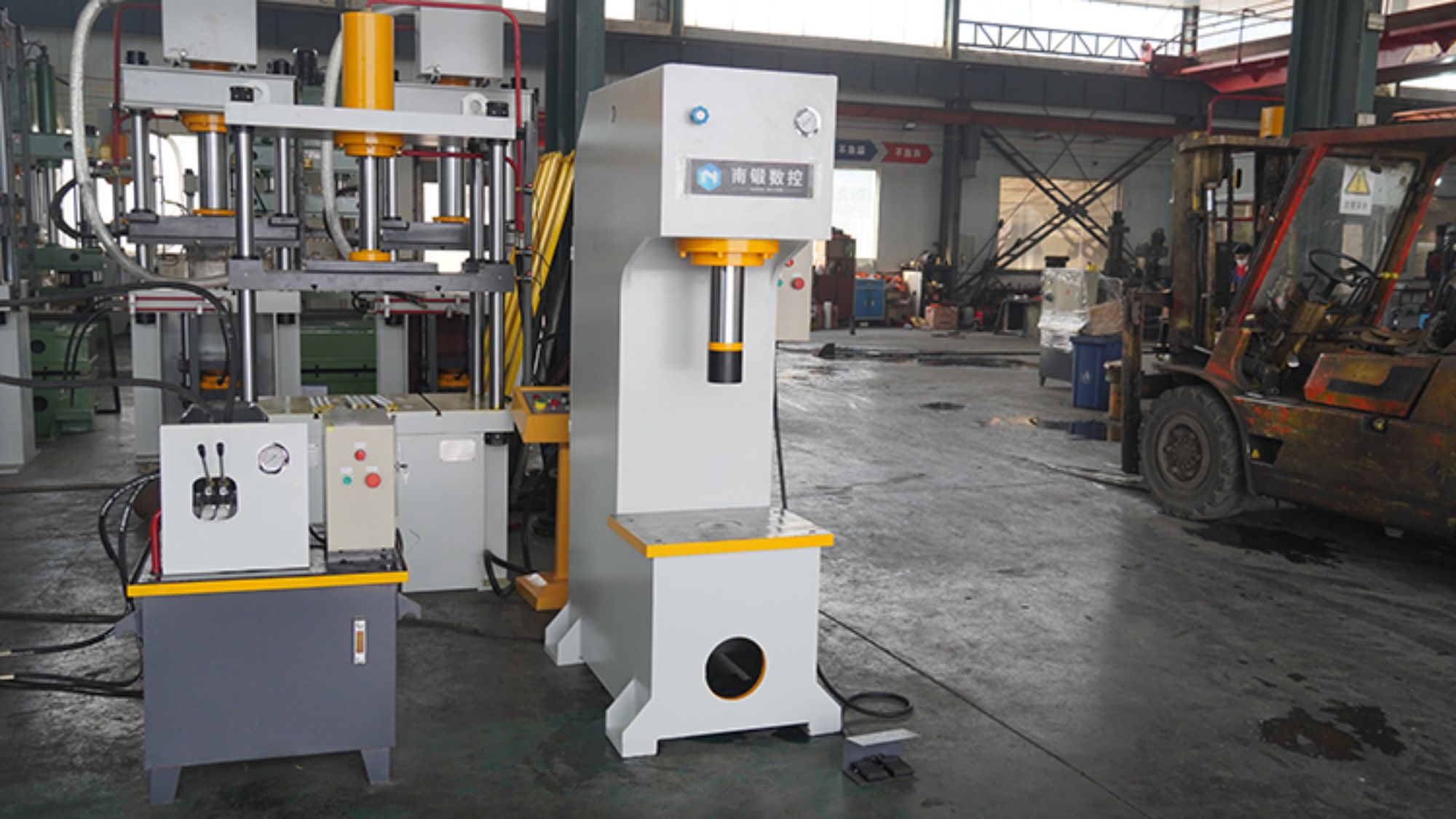 What safety precautions should operators follow when using a 63 ton C-frame hydraulic press machine?
