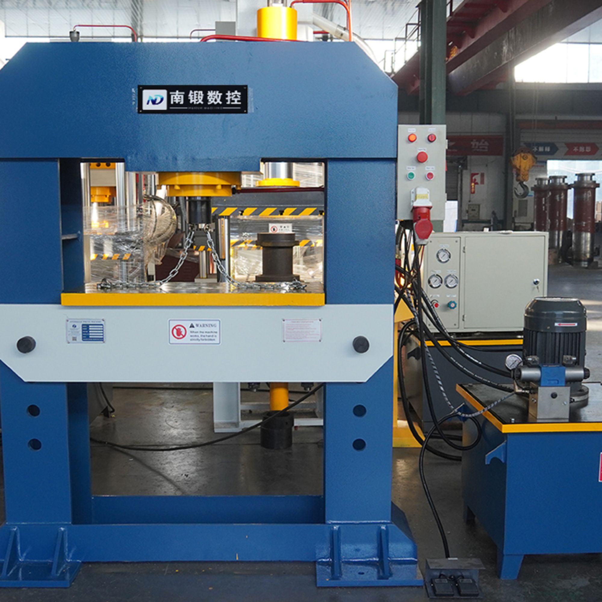 How do I properly adjust the height on a 100-ton height-adjustable workbench small H-frame hydraulic press machine?