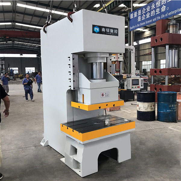 Versatile capabilities of hydraulic hole punching machines for various industries.