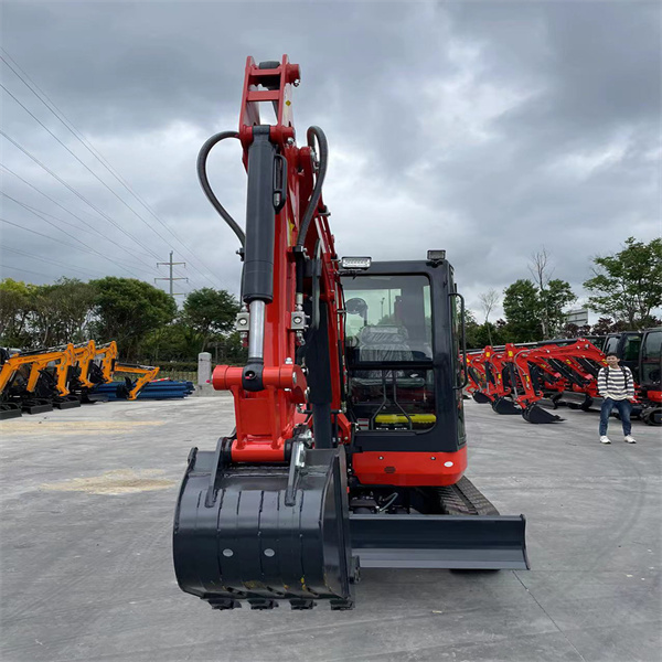 Trải nghiệm sức mạnh và độ chính xác không gì sánh được với máy đào mini KU45