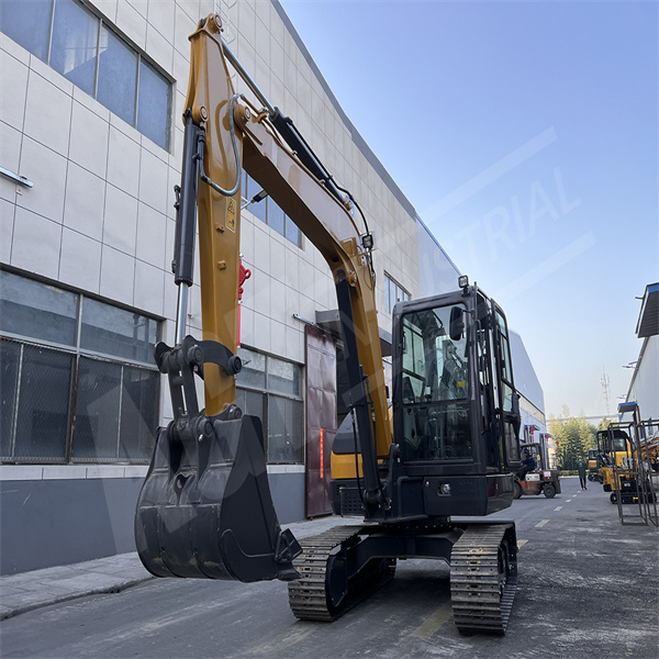 Équipement essentiel pour le défrichement et l'entretien de broussailles importantes.