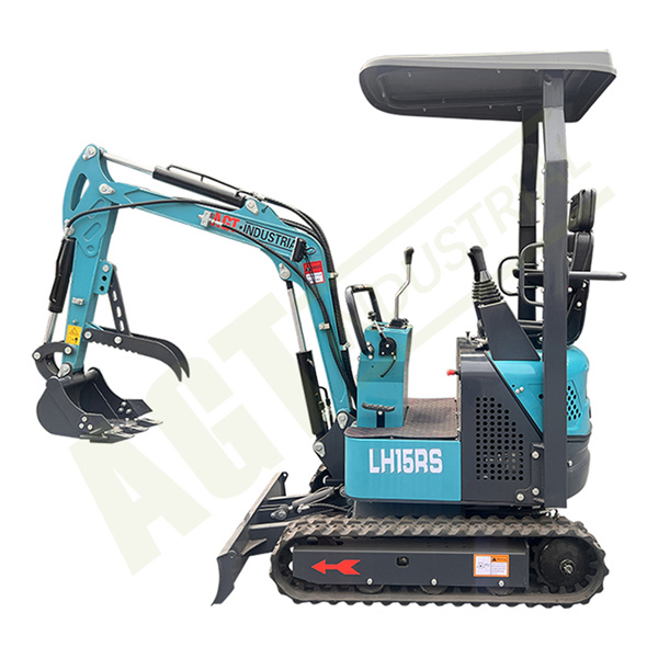 Dégagez le chemin avec une tractopelle et une débroussailleuse pour l'aménagement paysager et le nettoyage