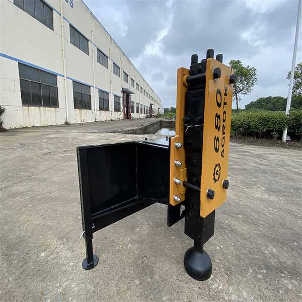 Skid Steer Post Driver qo'shmachasi yordamida faoliyatingizni oshiring