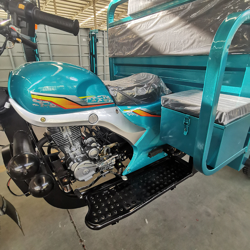 Démarquez-vous sur la route avec nos motocyclettes haute performance à trois roues