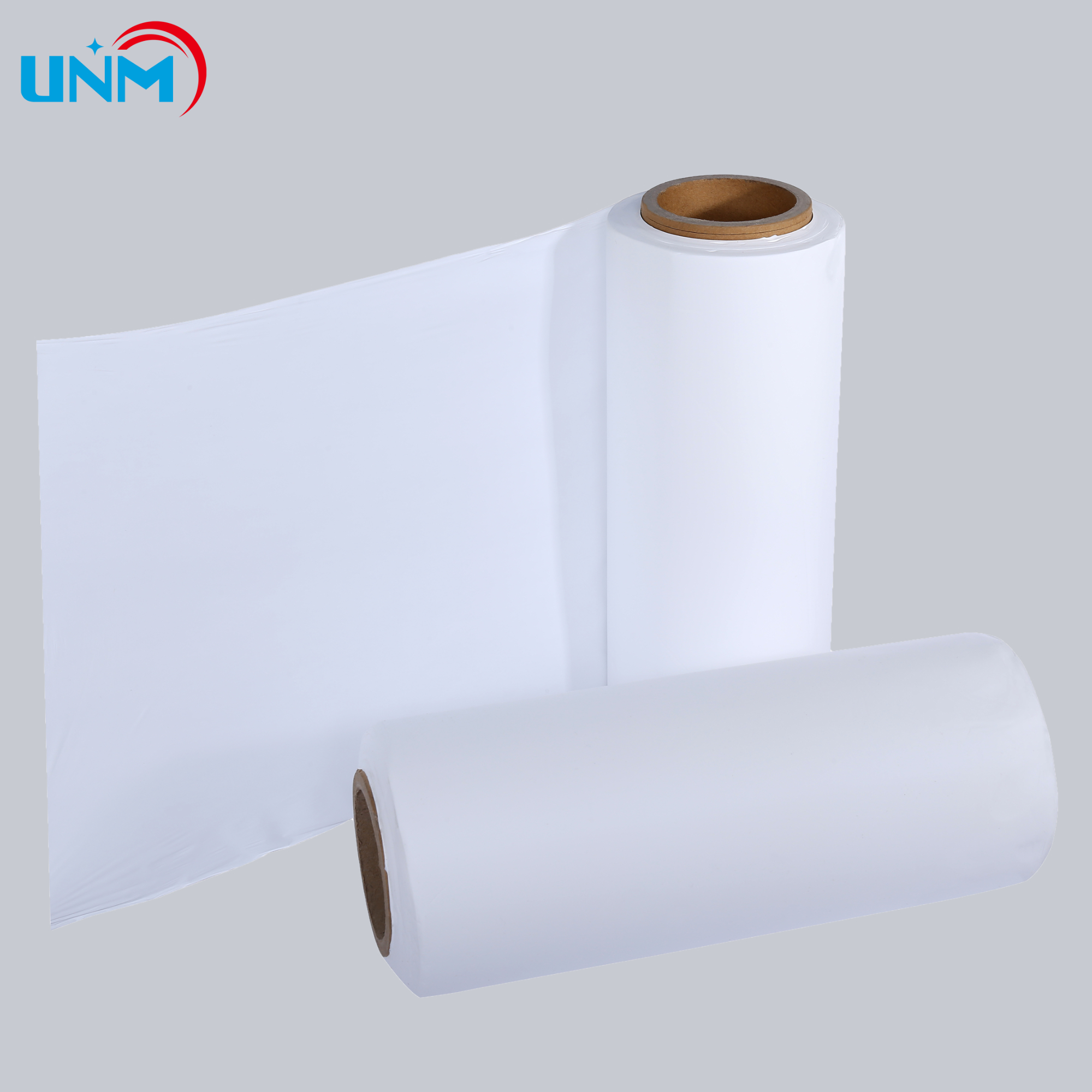 Média de purificateur d'air efficace qui combat les odeurs et améliore la qualité de l'air pour un environnement de vie plus sain.