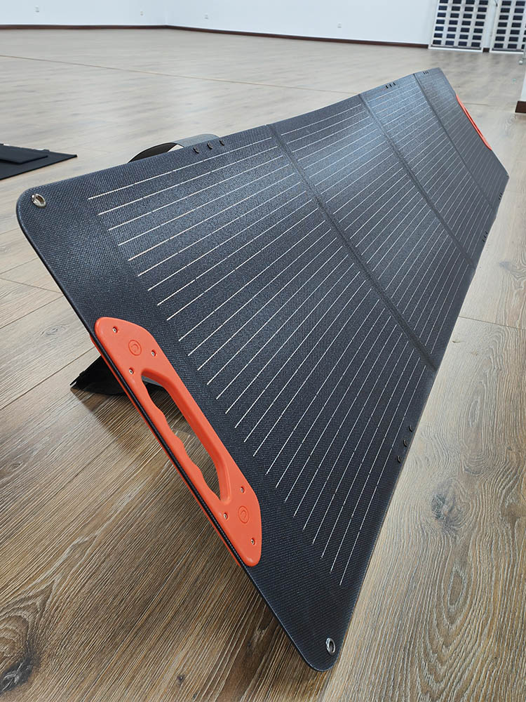 Portable 200w folding bag Mono Folding Solar Panels details