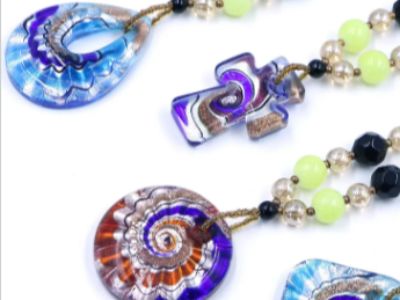 How to Choose the Right Glass Pendant for Your Jewelry Collection