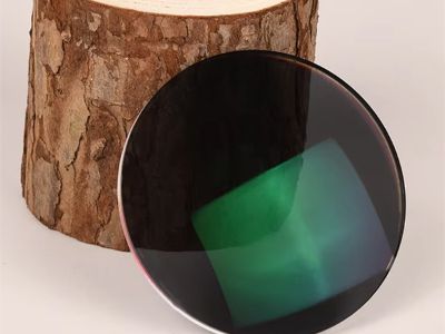 How do polarized PC lenses reduce glare effectively?