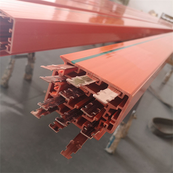 טיפים להתחזוקה כדי לוודא את הביצועים האופטימליים של קרני הגג עם חוטי ניקוז