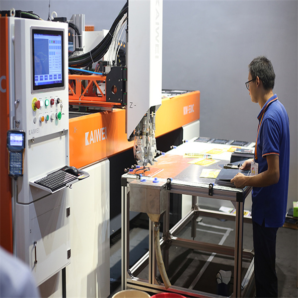 Imageantly injecting eco-friendly polyurethane foam and embracing sustainability
