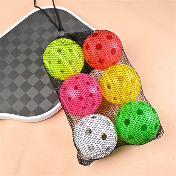 Erlebe die Spannung des Indoor-Pickleballs mit hochwertigen Kugeln