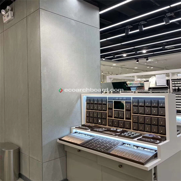 Caratteristiche del rivestimento in cemento a listelli e battenti