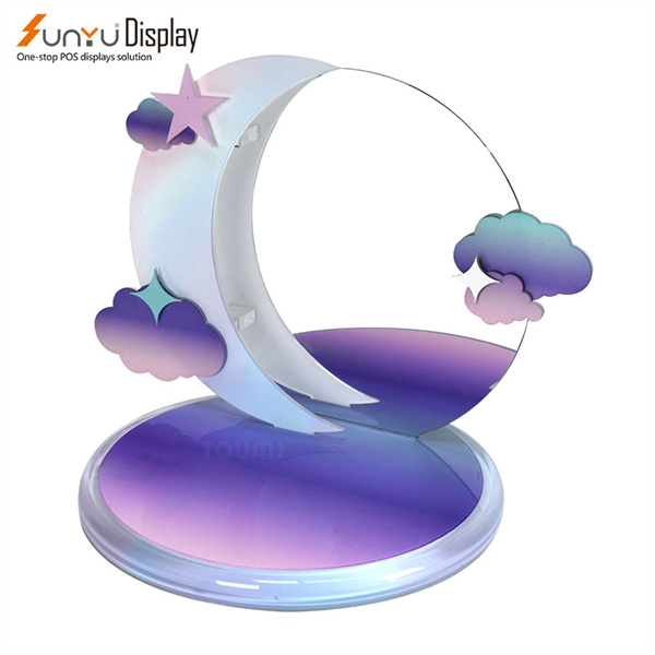 मंजिली प्रदर्शन स्टैंड के बहुत ही आसान टियर्ड डिजाइन के साथ कई वस्तुओं को प्रदर्शित करें