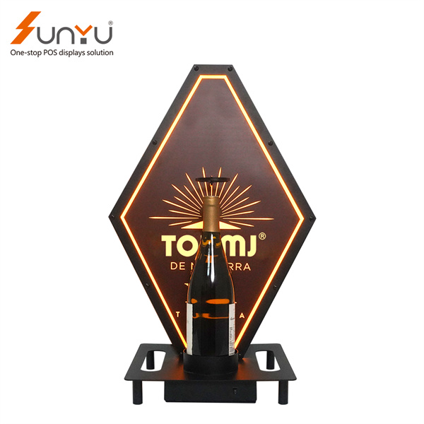 Säilytä kaupan lattia-alue optimaalisesti käyttämällä pyörityksellisiä esittelypöysiä